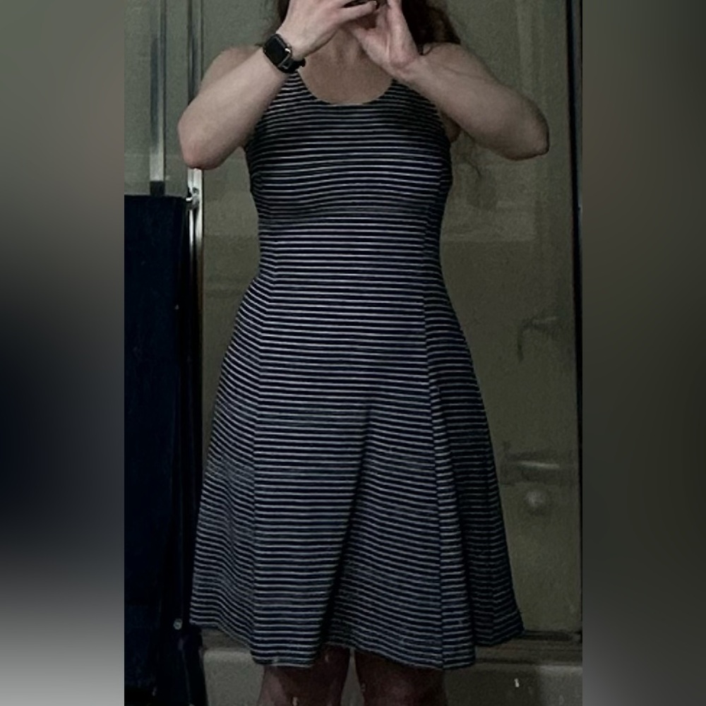 ✨HP✨ 🌻 2/$10 Banana Republic navy blue and white striped dress size 6 - Picture 10 of 10